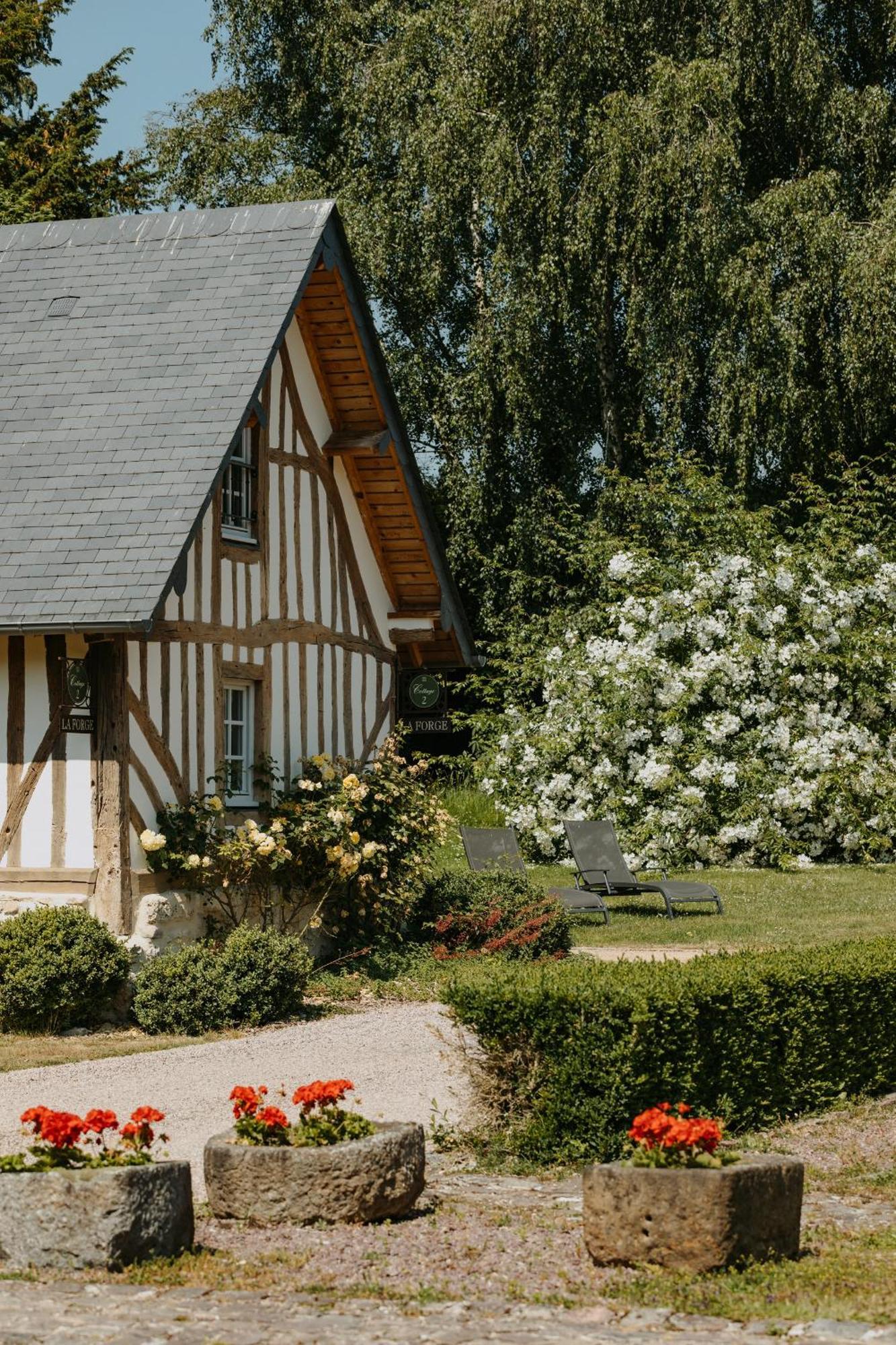 Les Manoirs Des Portes De Deauville - Small Luxury Hotel Of The World Canapville  Exterior photo